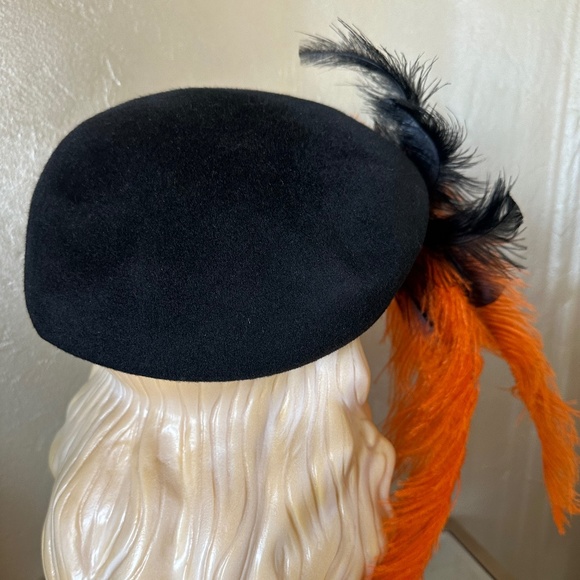 AMAZING 1940s\' BLACK FELT BERET WITH BLACK & ORANGE LONG OSTRICH FEATHERS main image 6